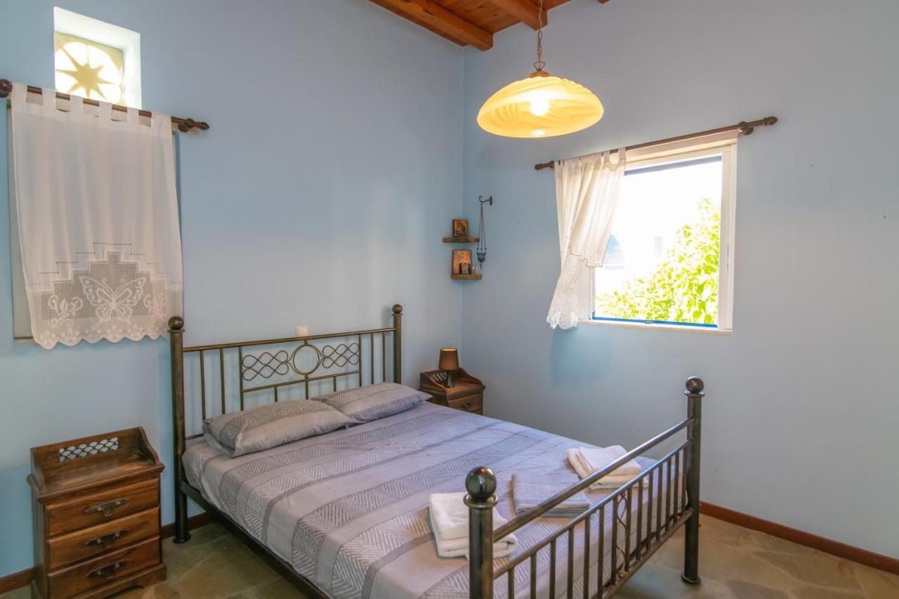 Traditional House By The Sea Isternia  Екстер'єр фото
